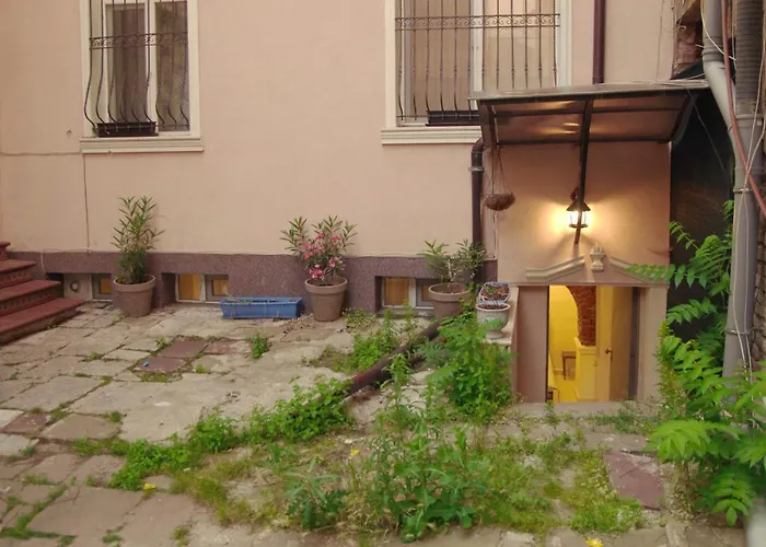 Top Center Semi-Detached Apartment Studio